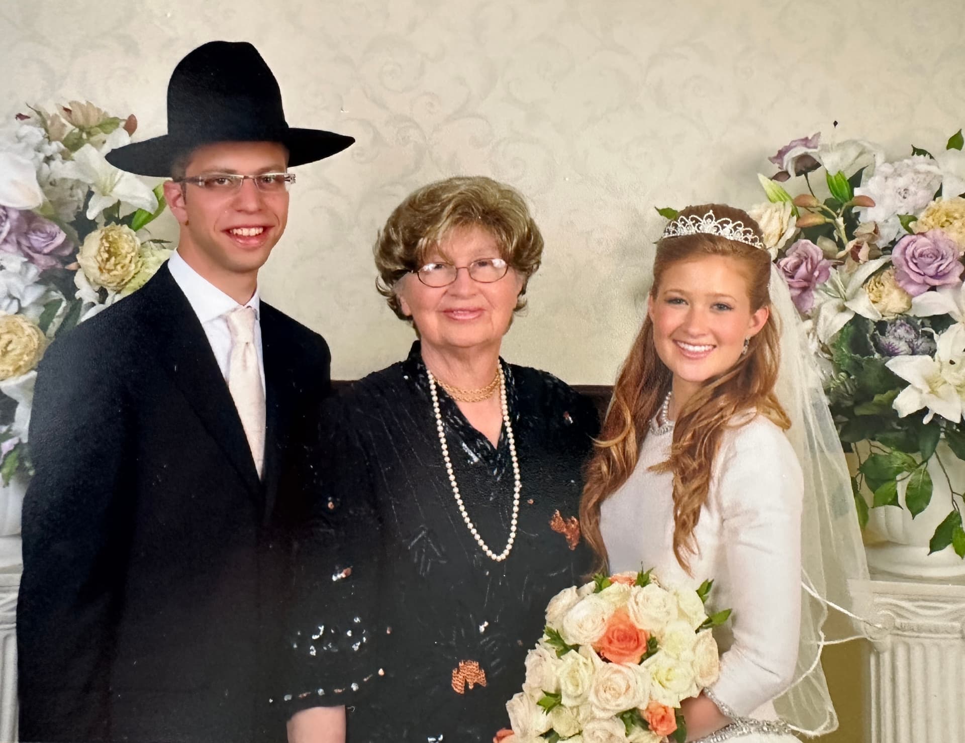 Bobby between the chosson and kallah at their wedding
